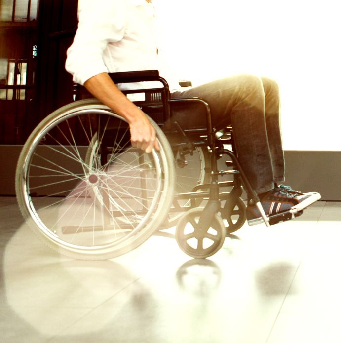 http://images.lifeline.de/img/leben-und-familie/origs154023/6599474958-w1500-h1500/Rollstuhlfahrer-Schwerbehinderung.jpg