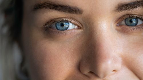 Rand iris dunkler um Augendiagnose: 12