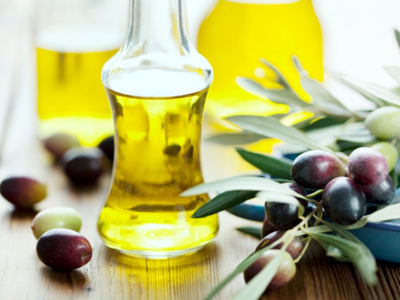 Preiswert: Oliven- und Sonnenblumenöl